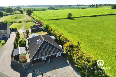 Secrets Close, Lowestoft NR33 4 bed bungalow for sale