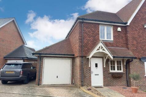 Sycamore Rise, Barns Green, Horsham 2 bed semi