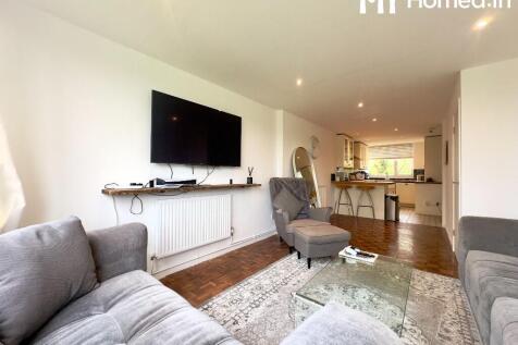 2 bedroom maisonette for sale