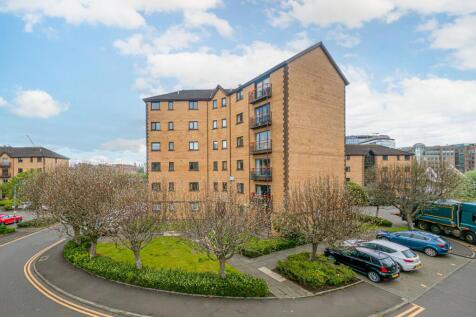 Riverview Gardens, Waterfront... 2 bed apartment for sale
