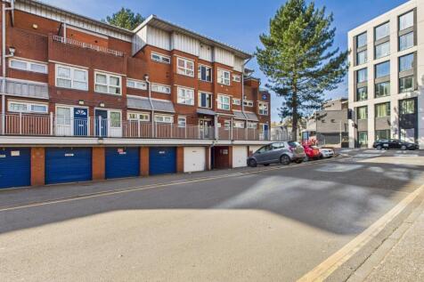 3 bedroom town house for sale