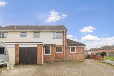 4 bedroom semi-detached house for sale