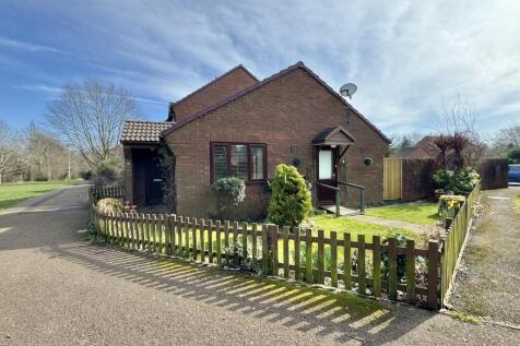 Course Park Crescent, Titchfield Common 2 bed bungalow for sale