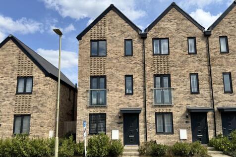 Bluebell Way, Whiteley 3 bed end of terrace house for sale