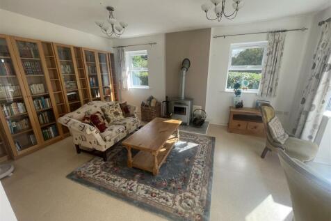 4 bedroom detached bungalow for sale
