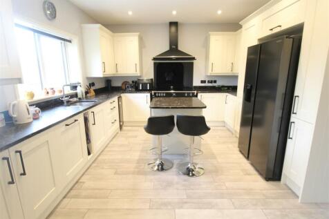 4 bedroom detached bungalow for sale