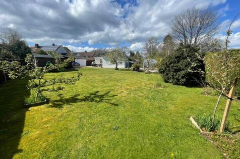 4 bedroom detached bungalow for sale