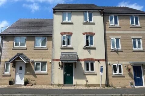 4 bedroom town house for sale