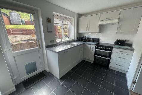 2 bedroom semi-detached house for sale