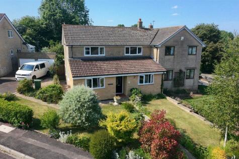 4 bedroom semi-detached house for sale