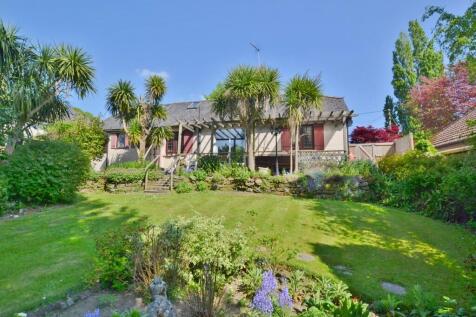 Tillington, Near Petworth, West Sussex 4 bed detached house for sale