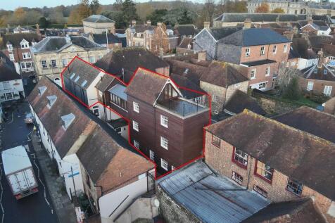 3 bedroom town house for sale