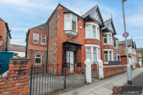 4 bedroom semi-detached house for sale