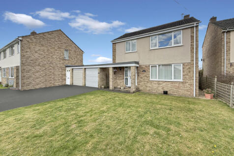 Chichester Park, Westbury 3 bed detached house for sale