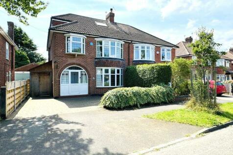 4 bedroom semi-detached house for sale