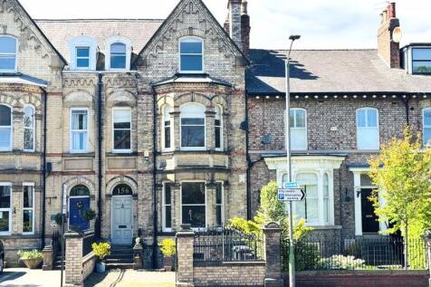 5 bedroom terraced house for sale