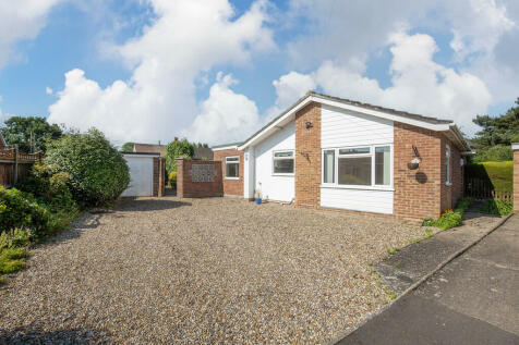 2 bedroom detached bungalow for sale