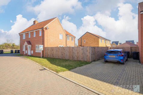 3 bedroom semi-detached house for sale
