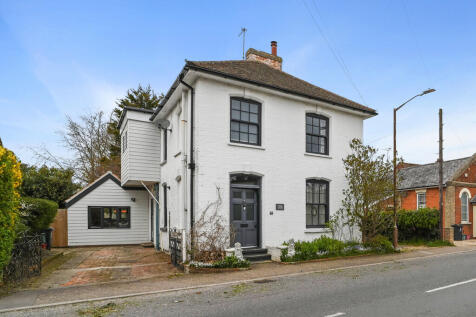 Landermere Road, Thorpe Le Soken 4 bed link detached house for sale