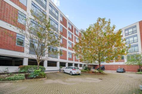 71 Crouch End Hill, London N8 2 bed apartment for sale