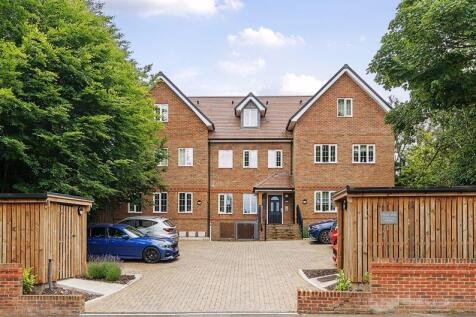 3 bedroom flat for sale
