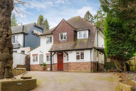 Park Road, Kenley 3 bed detached house for sale