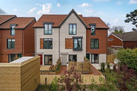 Maplehurst Square, The Grove, Coulsdon 3 bed end of terrace house for sale