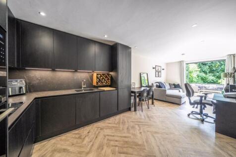 East Cliff House, Highland Road, Purley 1 bed apartment for sale