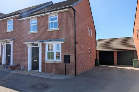 3 bedroom semi-detached house for sale