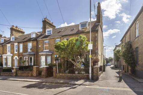 4 bedroom end of terrace house for sale