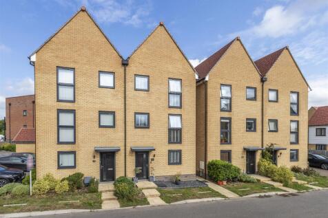 4 bedroom semi-detached house for sale