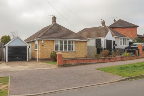 2 bedroom detached bungalow for sale