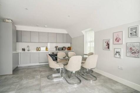 Ellam Court, Bushey, WD23 2 bed flat for sale