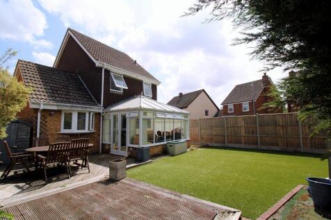 Bowbrook Vale, Wigmore, Luton... 3 bed detached house for sale
