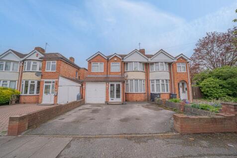 3 bedroom semi-detached house for sale
