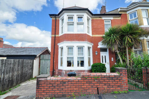 4 bedroom end of terrace house for sale