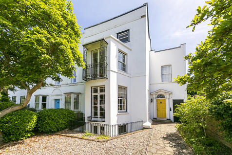 5 bedroom semi-detached house for sale