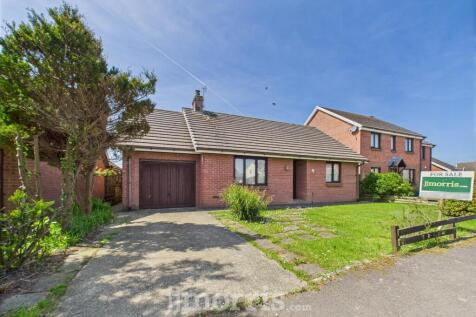 7 Maes Awel, Fishguard 2 bed detached bungalow for sale