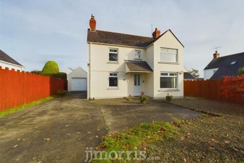 Greenbanks, 26 Chapel Road, Dwrbach... 3 bed detached house for sale