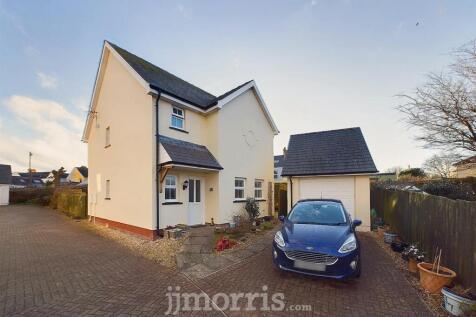 27 Maes Waldo, Fishguard 3 bed detached house for sale