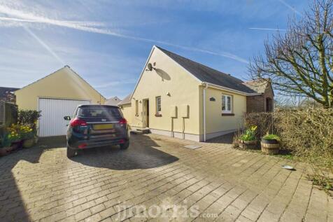 3 bedroom detached bungalow for sale