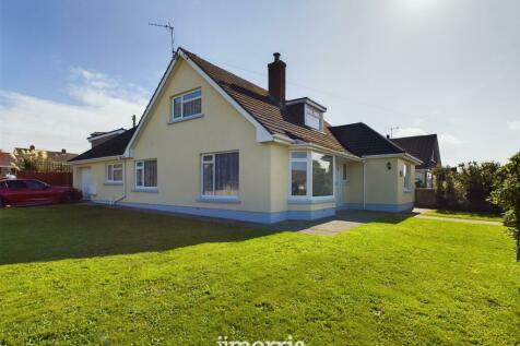 4 bedroom detached bungalow for sale