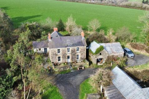 Llanycefn, Clynderwen 4 bed property with land for sale