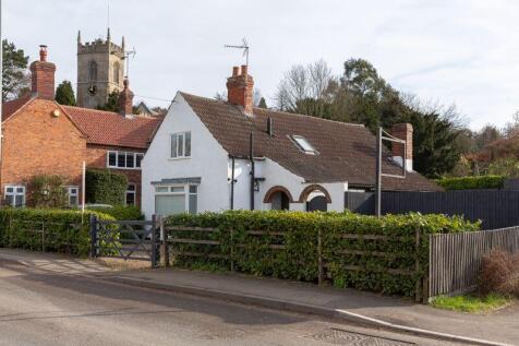 Main Street, Kirton NG22 2 bed cottage for sale
