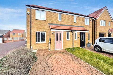 3 bedroom semi-detached house for sale