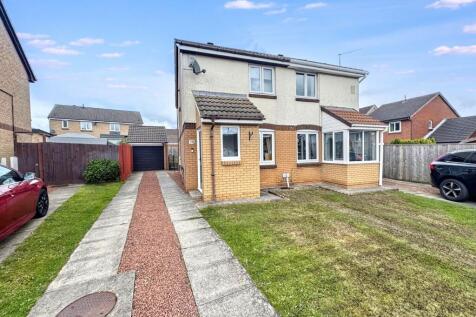 2 bedroom semi-detached house for sale