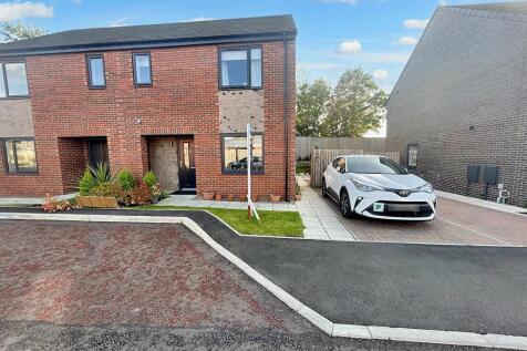 Redwing Walk, Hebburn, Tyne and Wear... 3 bed semi