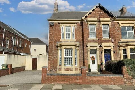 4 bedroom semi-detached house for sale