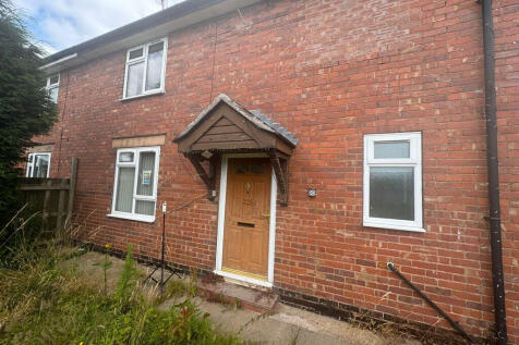 Summergate, Dudley, DY3 2 3 bed terraced house for sale