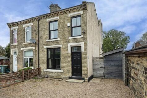Halifax Road, Cleckheaton... 2 bed semi